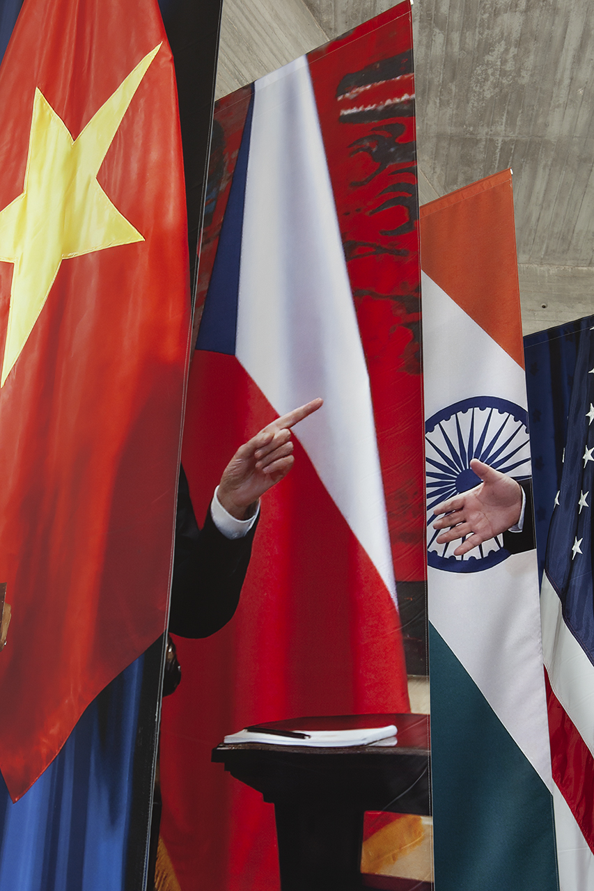 Bajo la bandera / Under the flag, 2020